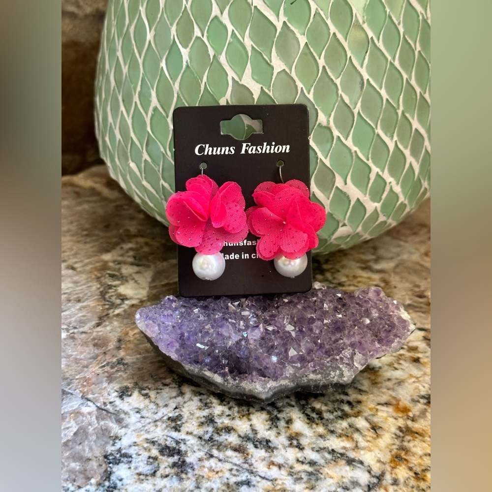 💕2/$10 Silver Hot Pink Flower Faux Pearl Earrings